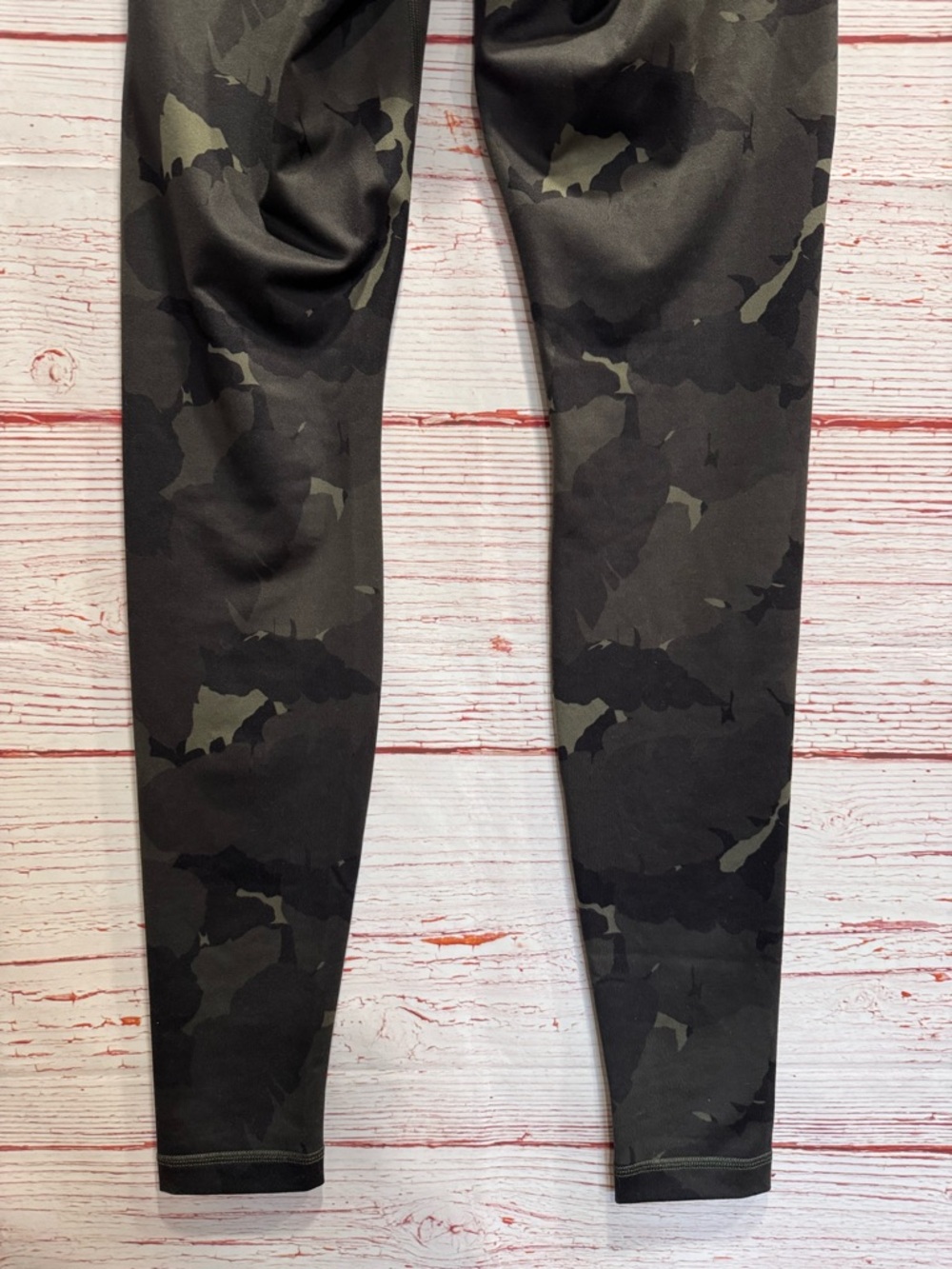 Lululemon Wunder Under Pant Full-On Luon in Palm Party Fatigue Green Black Sz 6 - Picture 9 of 10